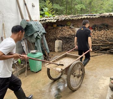 洪災(zāi)無(wú)情人有情，防汛清淤暖民心